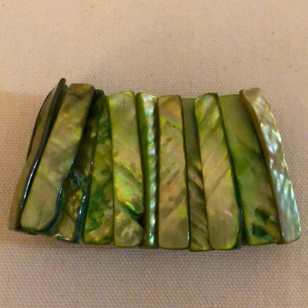 Iridescent shell stretchy bracelet